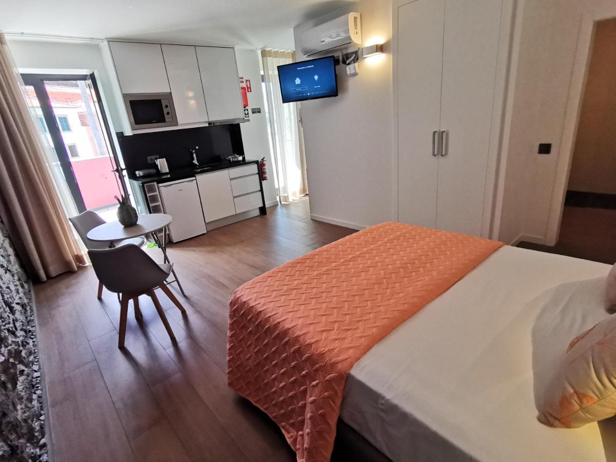 Charming Studios In Calheta Beach - Villa Esmeralda Экстерьер фото