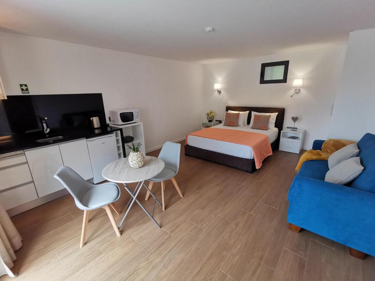 Charming Studios In Calheta Beach - Villa Esmeralda Экстерьер фото